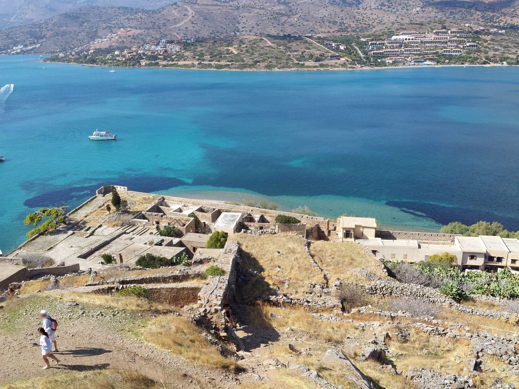 Τρίδυμο κτήριο