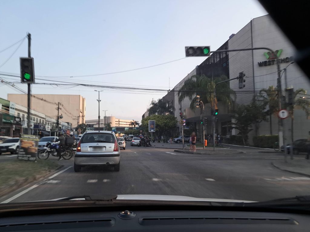 Cine Art West Shopping